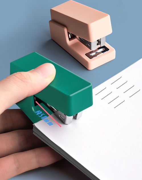 得力訂書機 學生與辦公族的時尚實用小助手